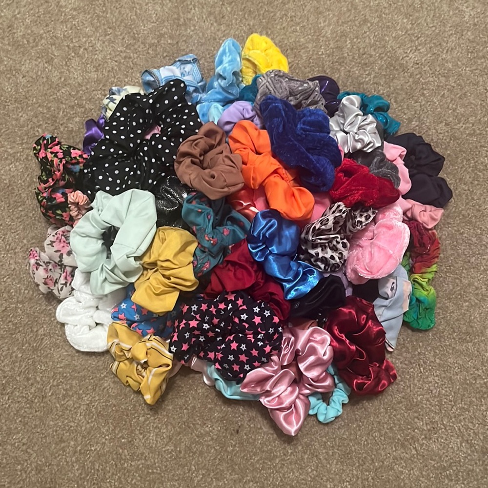 70 Scrunchies